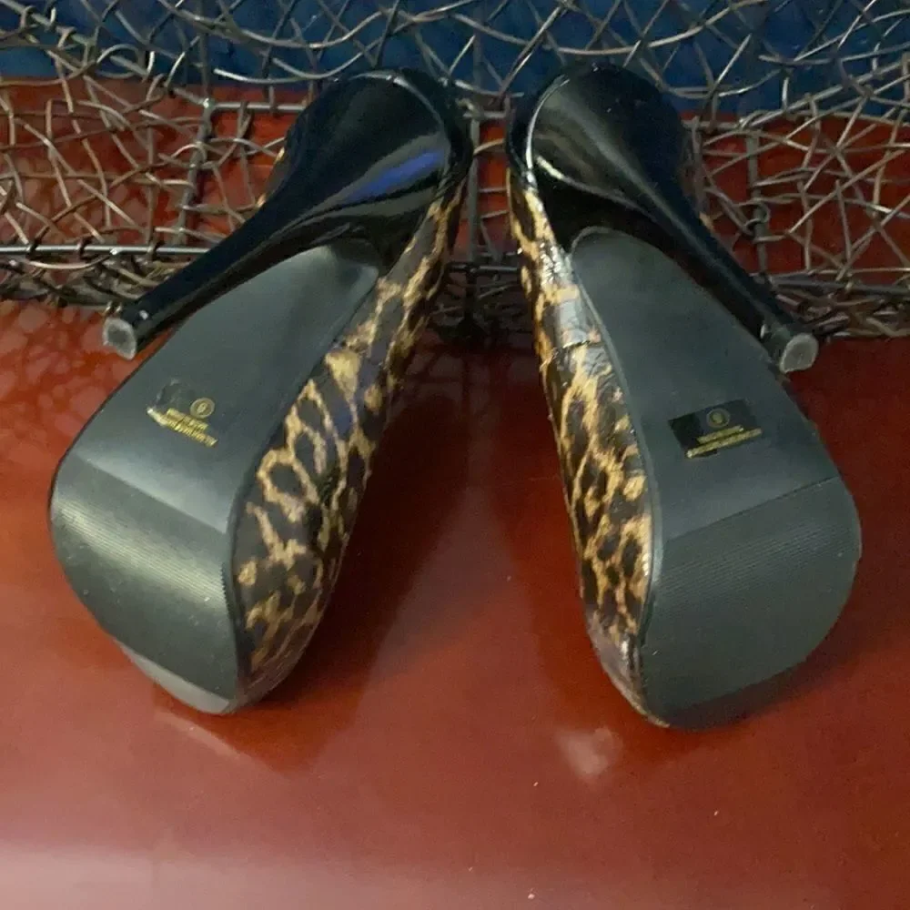 🎁🎁Paprika platform leopard print and black leather.